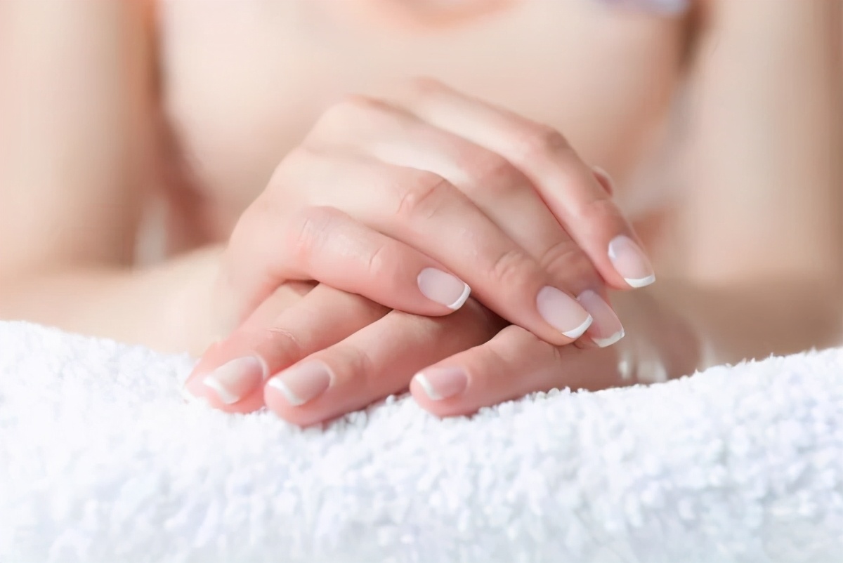 手指長倒刺，缺維生素還是濕熱？