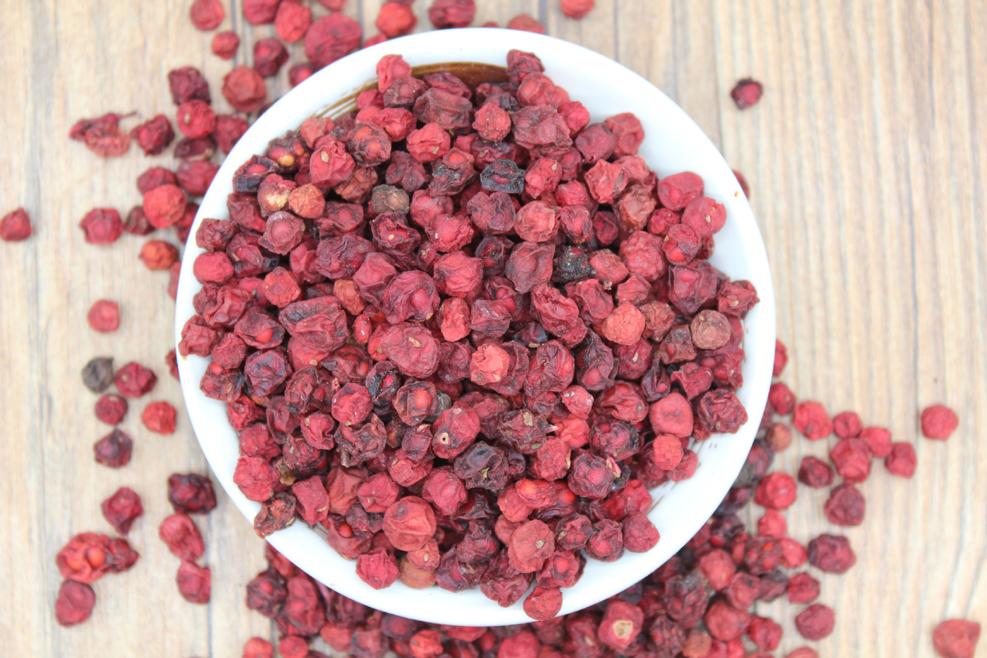 五味子，入五臟，入肝能護肝養(yǎng)肝，降低轉(zhuǎn)氨酶